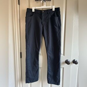 Men’s Dickies flexible and durable slim taper pants size 34x32 navy blue.